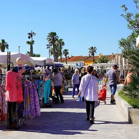 La Vermeille De Barcares Et Son - La En Groupe A La Plage- 19 Pers * Le Barcarès