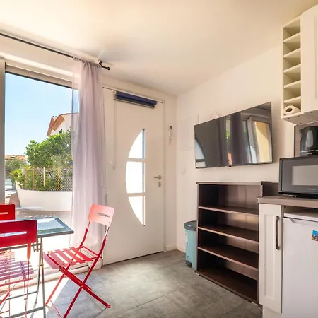 Tatil Evi La Vermeille De Barcares Et Son - La En Groupe A La Plage- 19 Pers *